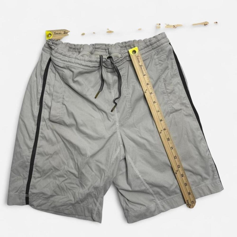 Lululemon Men’s Athletic Training Shorts Light Bone Reflective Medium Gym - Picture 4 of 4